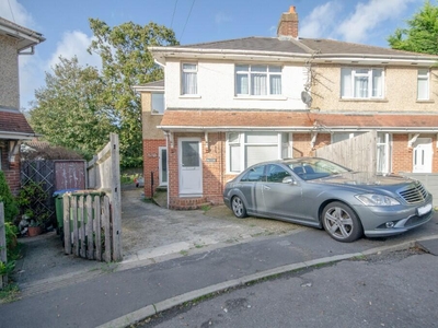 2 bedroom maisonette for rent in Blackthorn Road, Southampton, Hampshire, SO19