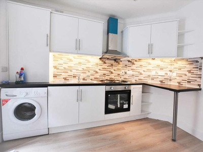 2 bedroom maisonette for rent in Colindale Avenue, Colindale, NW9