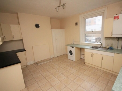 2 bedroom maisonette for rent in Southcote Road, Bournemouth, BH1
