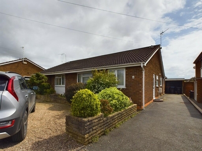 2 bedroom semi-detached bungalow for sale in Thackeray Drive, Vicars Cross, CH3