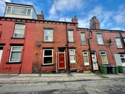 2 bedroom terraced house for rent in Moorfield Grove, Leeds, West Yorkshire, UK, LS12