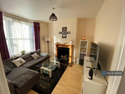 2 bedroom terraced house for rent in Sandown Road, South Norwood, SE25