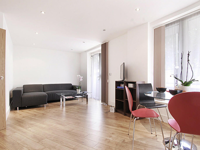 3 bedroom apartment for rent in Gloucester Court, Bermondsey, SE1