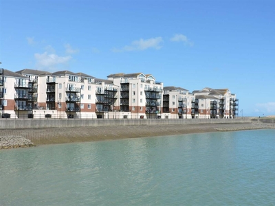 3 bedroom apartment for rent in Macquarie Quay, Sovereign Harbour North, BN23
