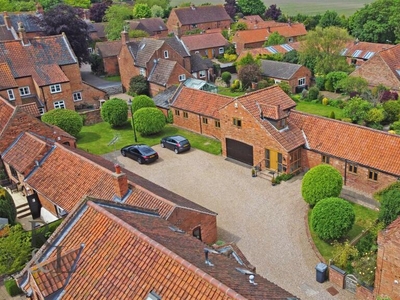 3 bedroom barn conversion for sale in Blackcliffe Farm Mews, Bradmore, Nottingham, NG11