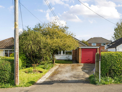 3 bedroom bungalow for sale in Edward Road, Kennington, Oxford, Oxfordshire, OX1