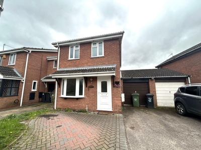 3 bedroom detached house for rent in Primrose Crescent, Worcester, WR5