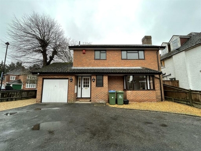 3 bedroom detached house for rent in Westridge Road, Portswood, Southampton, SO17