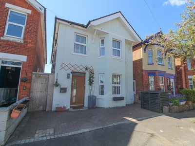 3 bedroom detached house for sale in Kimberley Road, Southbourne, Bournemouth, BH6