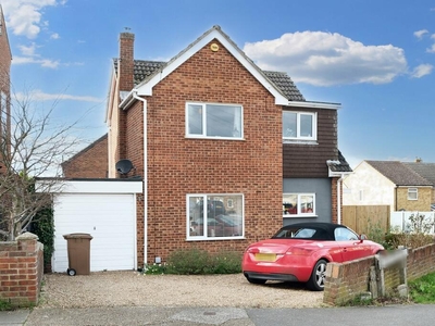 3 bedroom detached house for sale in Meadgate Avenue, Great Baddow, Chelmsford, CM2
