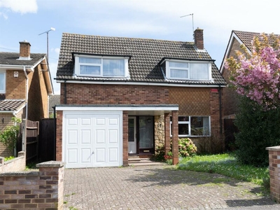 3 bedroom detached house for sale in Thresher Close, Luton, LU4