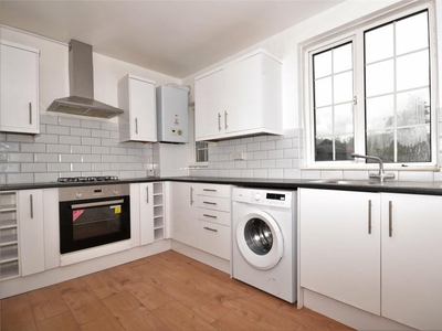 3 bedroom end of terrace house for rent in New Close, Mitcham, SW19