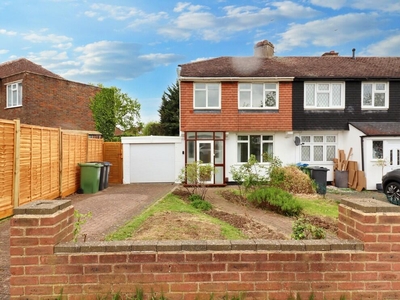 3 bedroom end of terrace house for rent in Warren Drive South, Surbiton, KT5