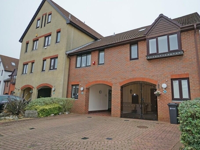 3 bedroom end of terrace house for sale in Carbis Close, Port Solent, PO6