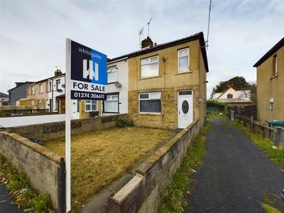 3 bedroom end of terrace house for sale in Dovesdale Road, Bradford, West Yorkshire, BD5