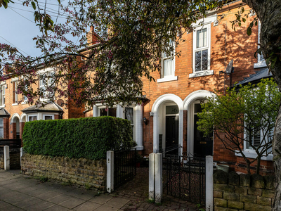 3 bedroom end of terrace house for sale in Highfield Road, West Bridgford, NG2