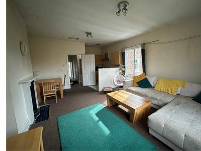 3 bedroom flat for rent in Park Hall Road, London, SE21