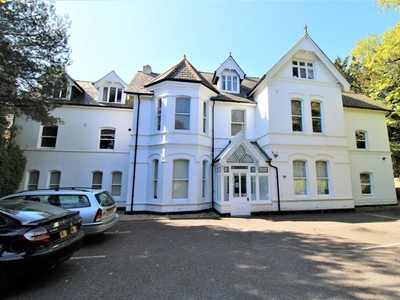 3 bedroom flat for sale in Cavendish Road, Dean Park, Bournemouth, BH1