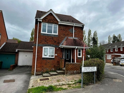 3 bedroom link detached house for sale in Sullivan Close, Portsmouth, Hampshire, PO6
