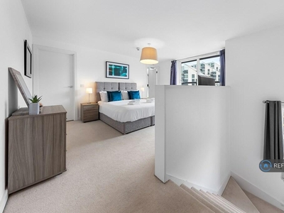 3 bedroom penthouse for rent in Point Pleasant, London, SW18