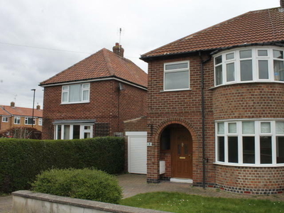 3 bedroom semi-detached house for rent in Anthea Drive, York, North Yorkshire, YO31