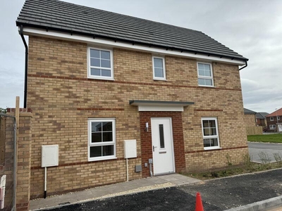 3 bedroom semi-detached house for rent in Avon Road, Harworth, DN11