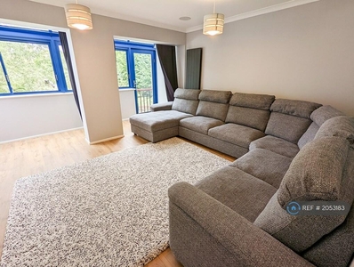 3 bedroom semi-detached house for rent in Bywater Place, London, SE16