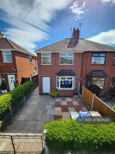 3 bedroom semi-detached house for rent in Dickenson Road East, Stoke-On-Trent, ST6