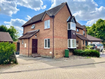 3 bedroom semi-detached house for rent in Pleshey Close, Shenley Church End , MK5