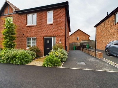3 bedroom semi-detached house for sale in Badger Vale, Wollaton, Nottinghamshire, NG8