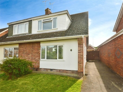 3 bedroom semi-detached house for sale in Chiltern Road, Lincoln, Lincolnshire, LN5