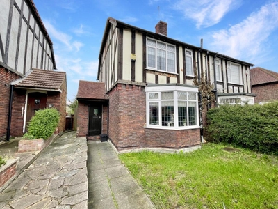 3 bedroom semi-detached house for sale in Trinity Road, Luton, Bedfordshire, LU3 2LP, LU3