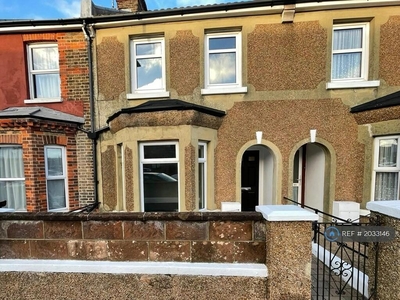 3 bedroom terraced house for rent in Bourne Street, Eastbourne, BN21