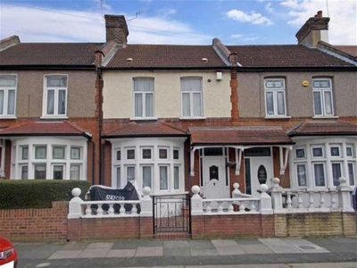 3 bedroom terraced house for rent in Cumberland Road, London, E13