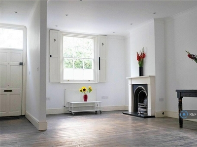 3 bedroom terraced house for rent in Derbyshire Street, London, E2