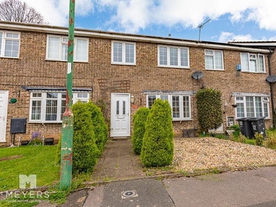 3 bedroom terraced house for sale in Heather Close, Throop, BH8