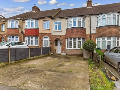 3 bedroom terraced house for sale in West Park Road, Maidstone, Kent, ME15