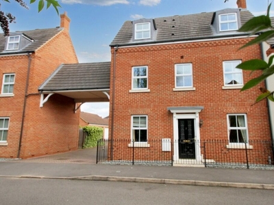 3 bedroom town house for rent in Abrahams Close, Bedford, Bedfordshire, MK40