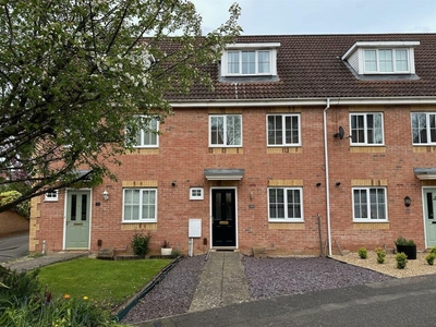 3 bedroom town house for sale in County Road, Hampton Vale, Peterborough, PE7