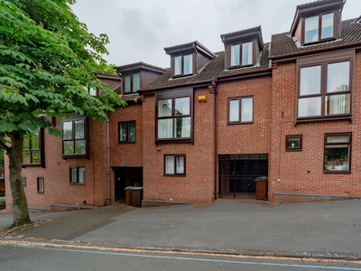 3 bedroom town house for sale in Park Ravine, The Park, NG7