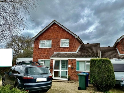 4 Bed House To Rent in Fairford Way, Bicester, OX26 - 509