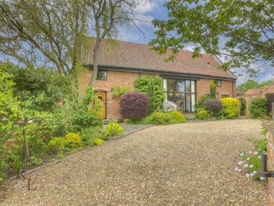 4 bedroom barn conversion for sale in Blackcliffe Farm Mews, Bradmore, Nottingham, NG11