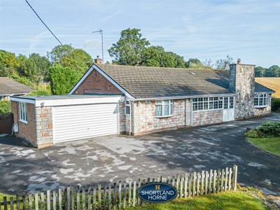4 bedroom detached bungalow for sale in Oak Lane, Allesley, Coventry, CV5