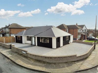 4 bedroom detached bungalow for sale in Oakfield Road, Wollaton, NG8
