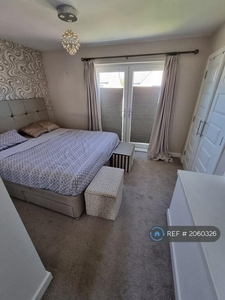 4 bedroom detached house for rent in Oaklands Square, Edinburgh, EH11