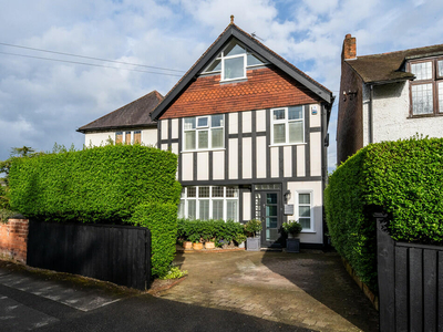 4 bedroom detached house for sale in Albert Road, West Bridgford, NG2