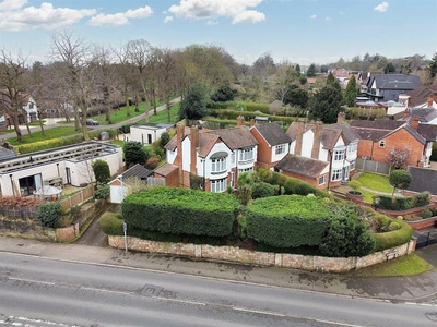 4 bedroom detached house for sale in Beeston Fields Drive, Beeston, Nottingham, NG9