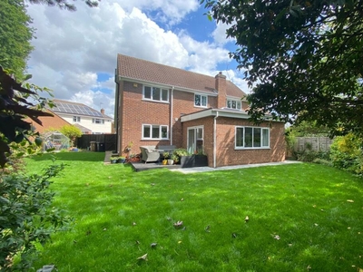 4 bedroom detached house for sale in Bishops Court Gardens, Chelmsford, CM2