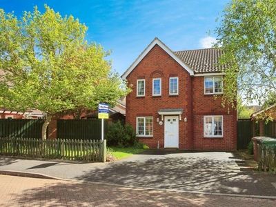 4 bedroom detached house for sale in Dragonfly Close, Hampton Hargate, Peterborough, PE7