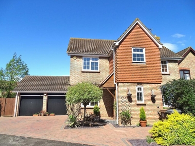 4 bedroom detached house for sale in Fawkner Close, Chelmsford, CM2